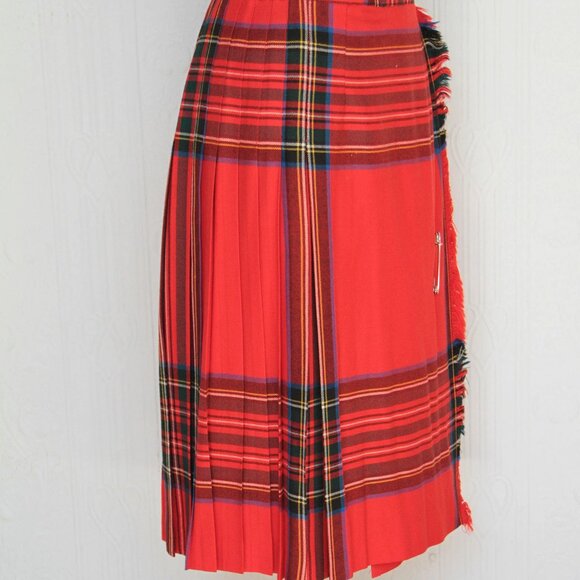 60's or 70's tartan skirt or Woman's kilt - red - Small/Medium Stewart size 8 - Picture 2 of 4